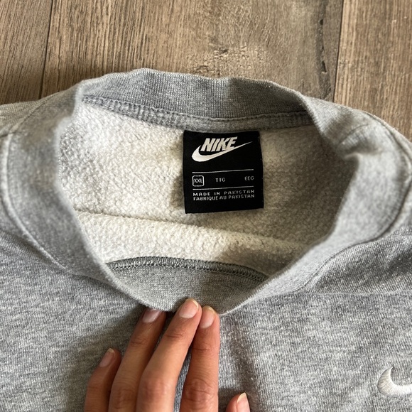 NIKE Cropped Gray Crewneck Sweatshirt Size XXL - Picture 2 of 5